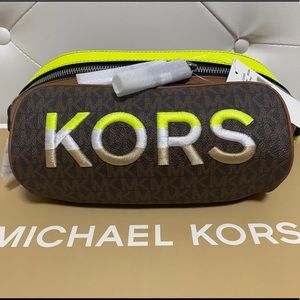 MICHAEL KORS MENS Cooper Embroidered Two-Tone Logo and Leather Belt Bag